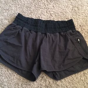 Lululemon Black Tracker Short 4” 12